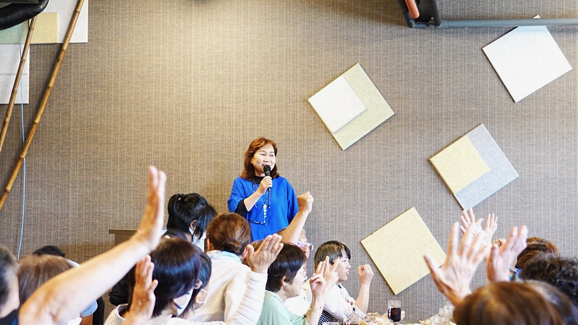 御坊市で小学校時代の恩師が発起人となった「にかい伸康を囲む女子会」に出席